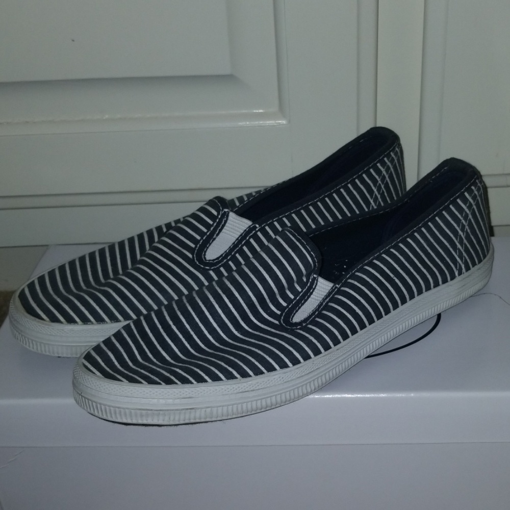 Slip ons - Picture 3 of 3